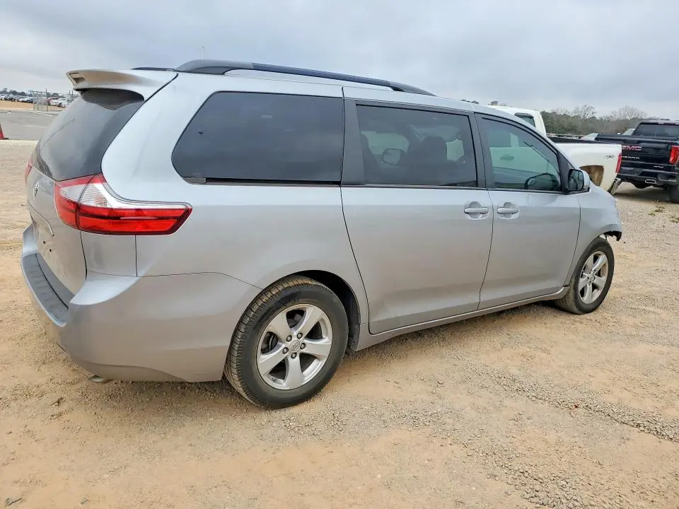 2016 TOYOTA SIENNA LE  