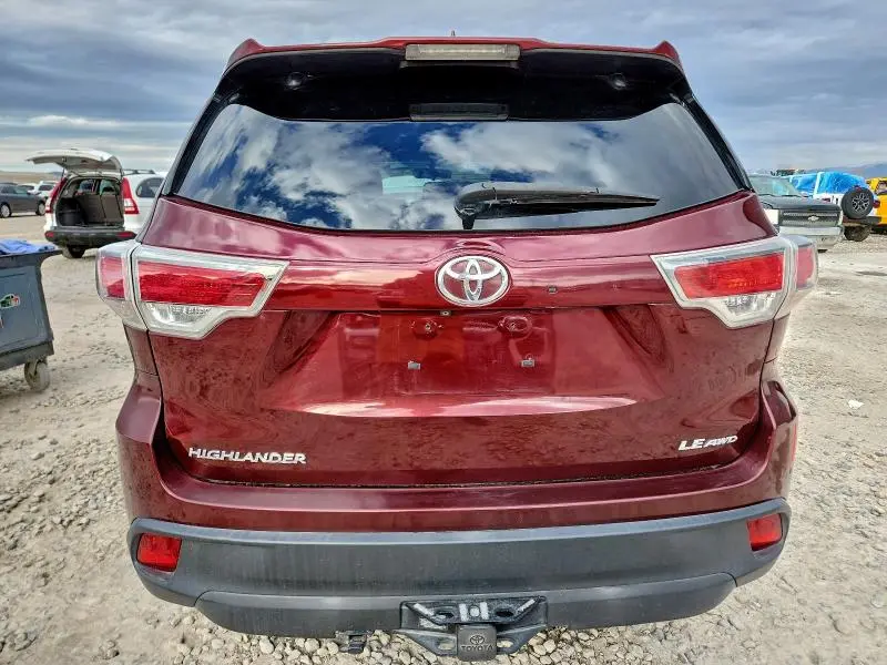 2015 TOYOTA HIGHLANDER LE  