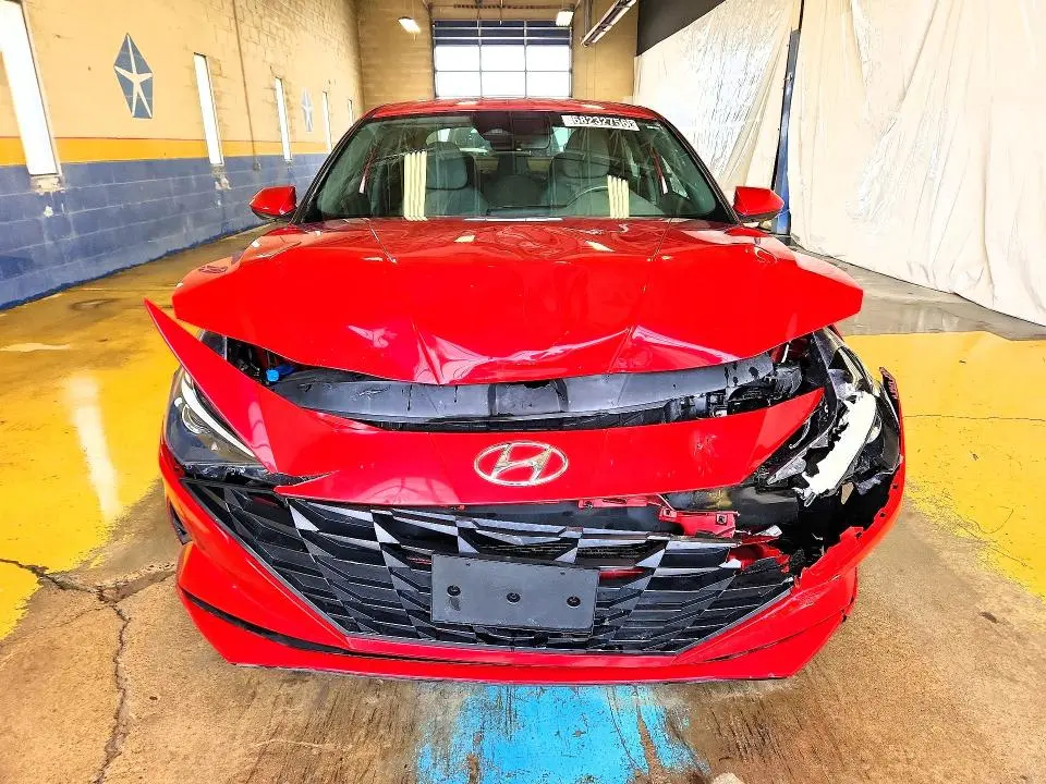 2021 HYUNDAI ELANTRA SE  