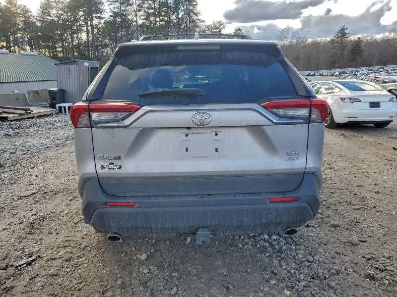 2022 TOYOTA RAV4 XLE  