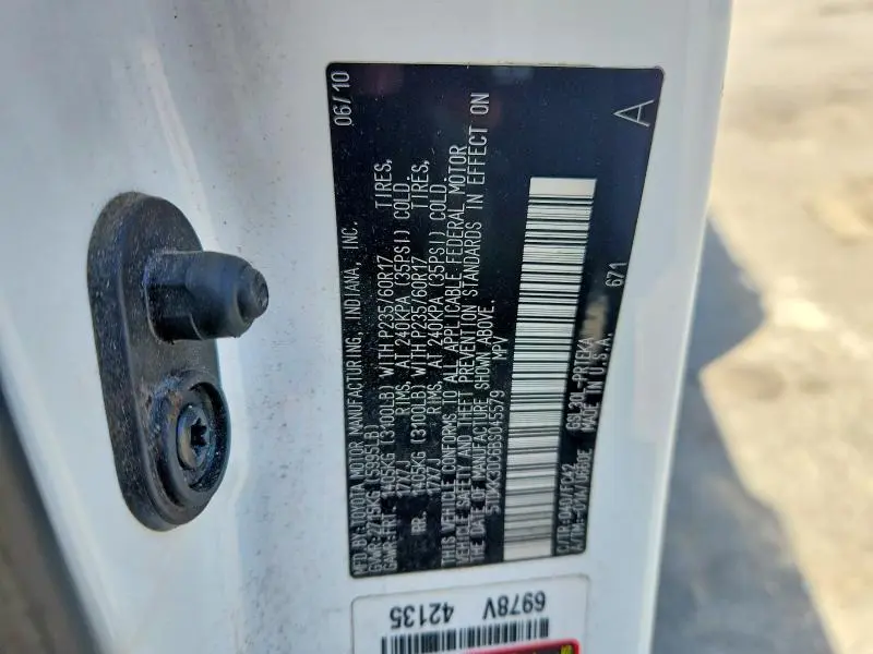 2011 TOYOTA SIENNA LE  