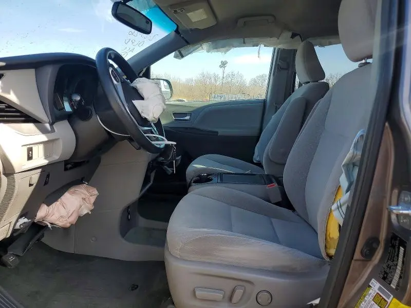 2017 TOYOTA SIENNA LE 8-PASSENGER  