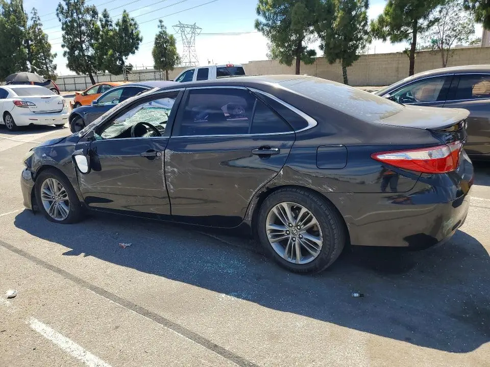 2016 TOYOTA CAMRY SE  