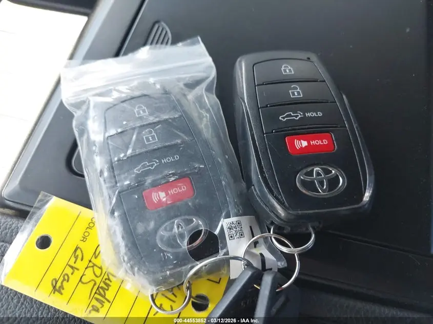 2025 TOYOTA TUNDRA SR5