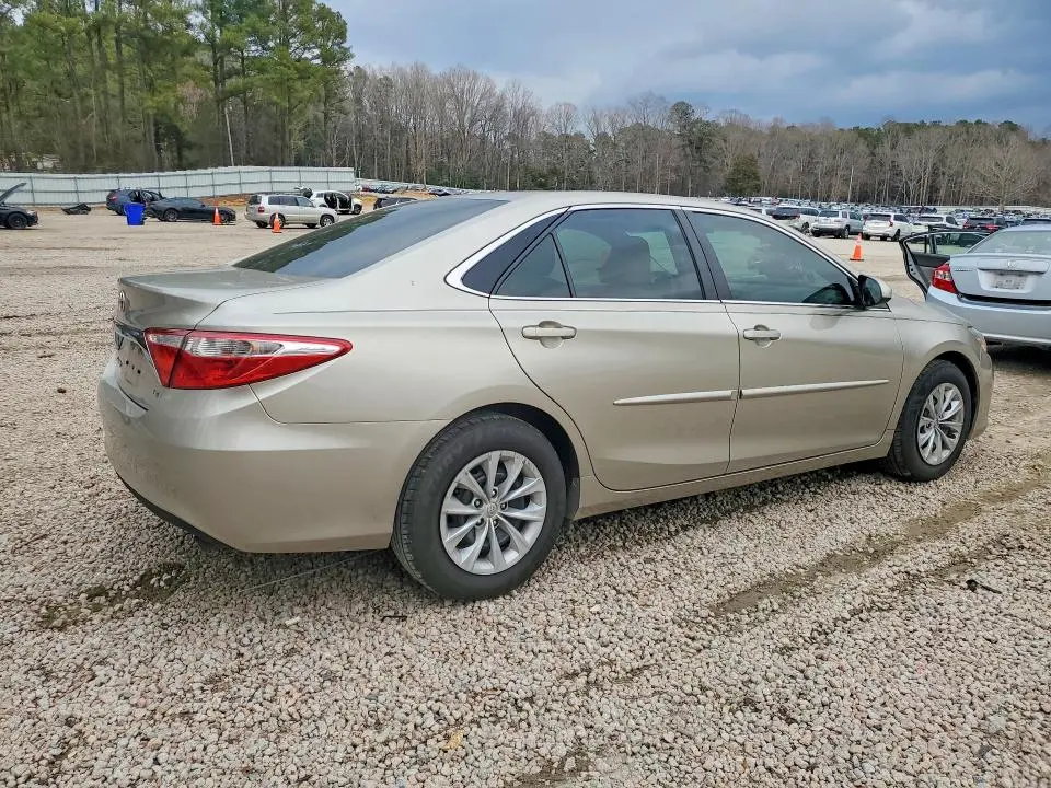 2015 TOYOTA CAMRY LE  