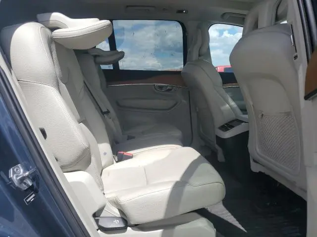 2022 VOLVO XC90 T6 MOMENTUM  