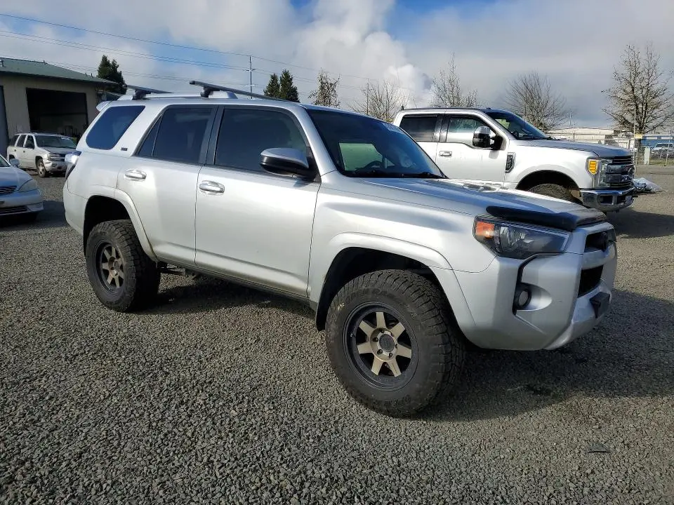 2018 TOYOTA 4RUNNER SR5  