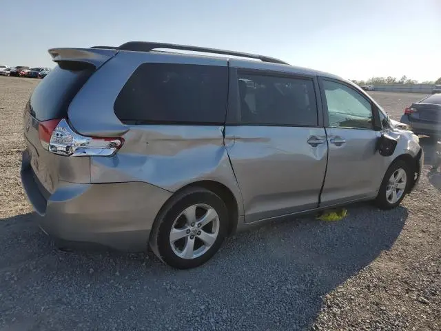 2011 TOYOTA SIENNA LE