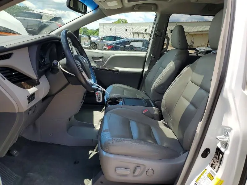 2017 TOYOTA SIENNA XLE PREMIUM 8-PASSENGER  