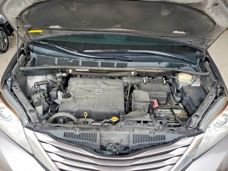 2015 TOYOTA SIENNA LE  