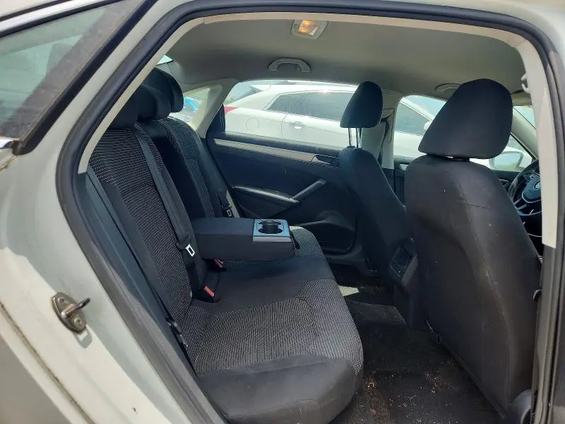 2016 VOLKSWAGEN PASSAT S  