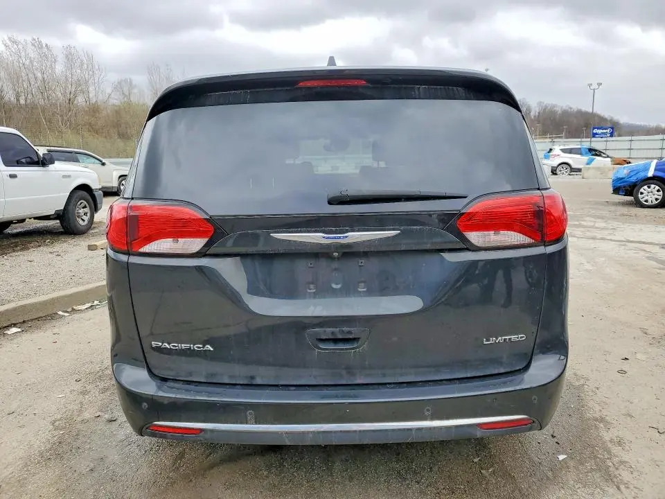 2018 CHRYSLER PACIFICA LIMITED  