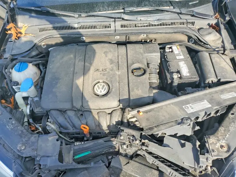 2013 VOLKSWAGEN JETTA SE  