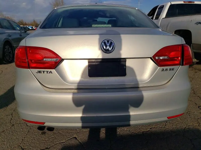 2011 VOLKSWAGEN JETTA SE  