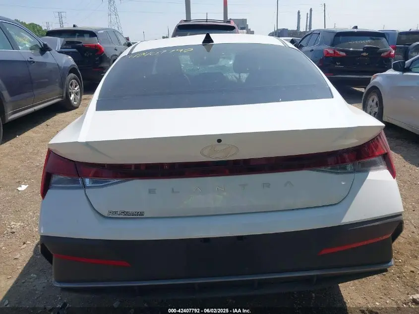 2025 HYUNDAI ELANTRA SE