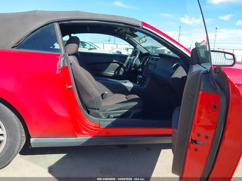 2011 FORD MUSTANG V6