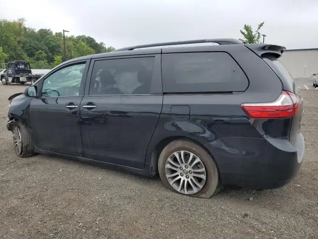 2019 TOYOTA SIENNA XLE  