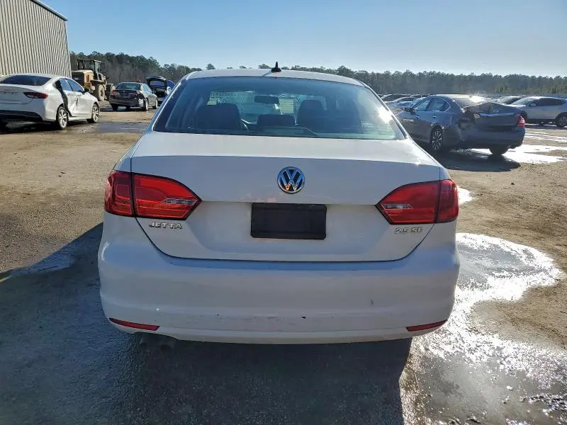 2011 VOLKSWAGEN JETTA SE  