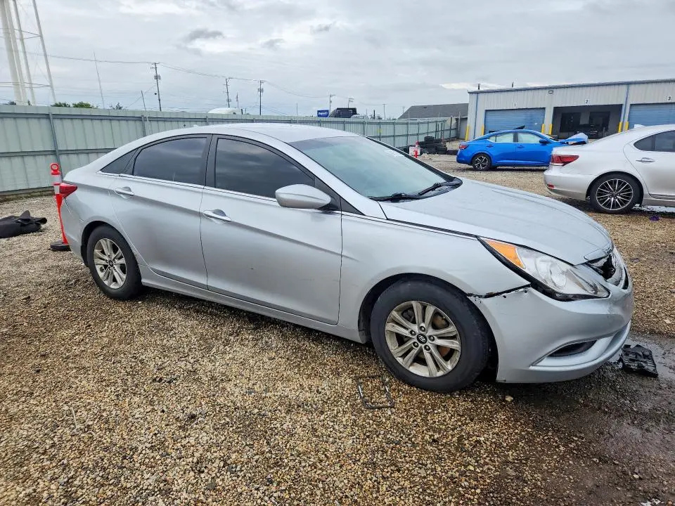 2011 HYUNDAI SONATA GLS  