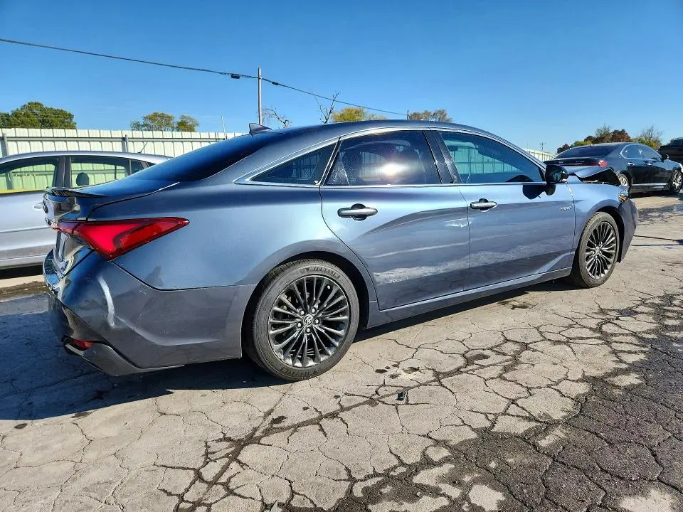2021 TOYOTA AVALON XSE  