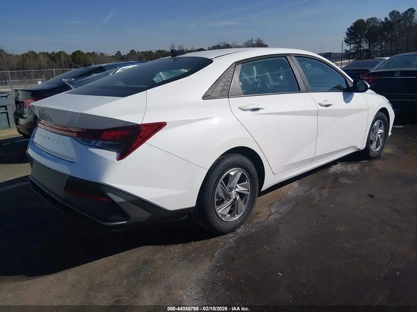 2026 HYUNDAI ELANTRA SE