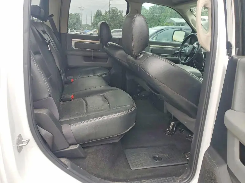 2015 RAM 1500 SLT  