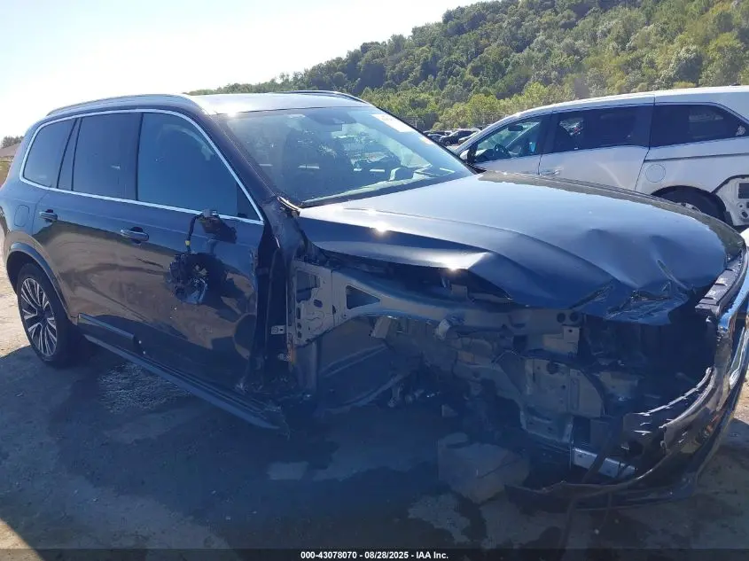 2022 VOLVO XC90 T6 MOMENTUM 6 PASSENGER