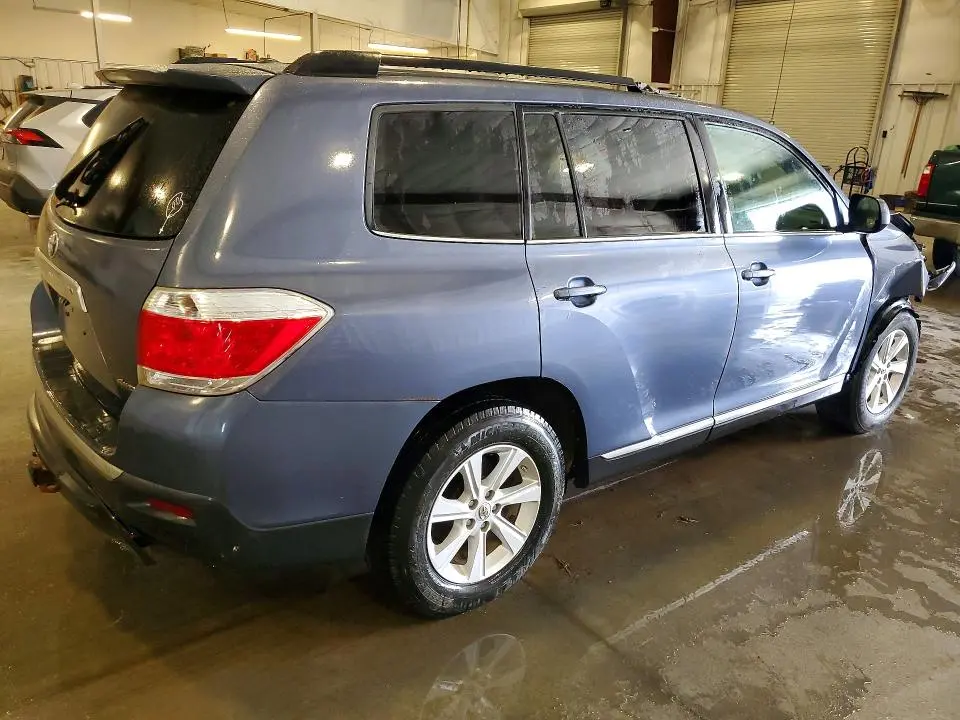 2011 TOYOTA HIGHLANDER BASE  
