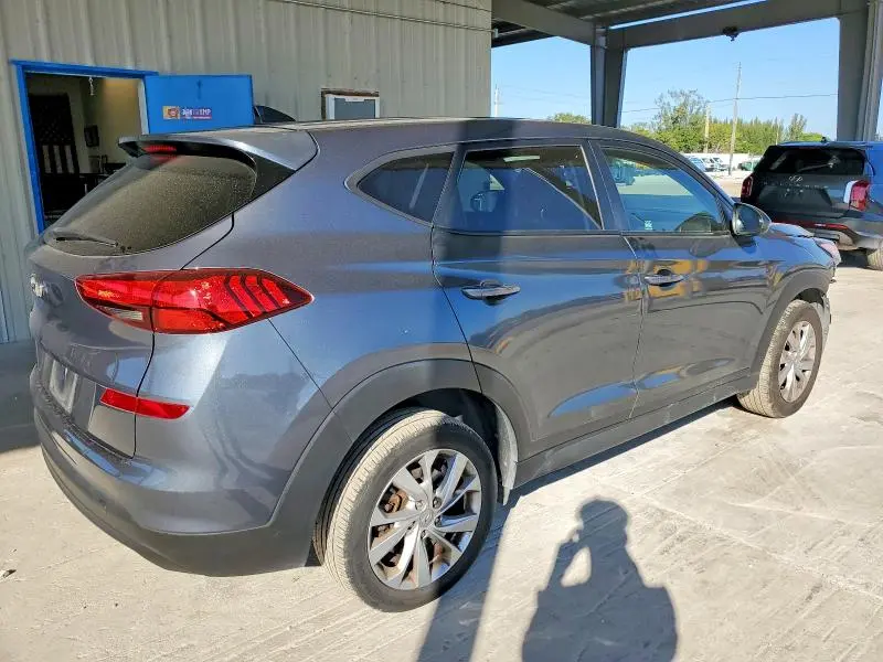 2021 HYUNDAI TUCSON SE  