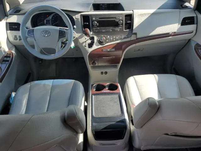 2013 TOYOTA SIENNA XLE  