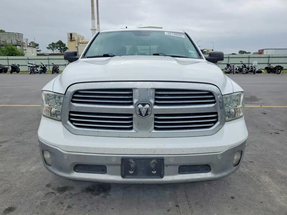 2016 RAM 1500 SLT  