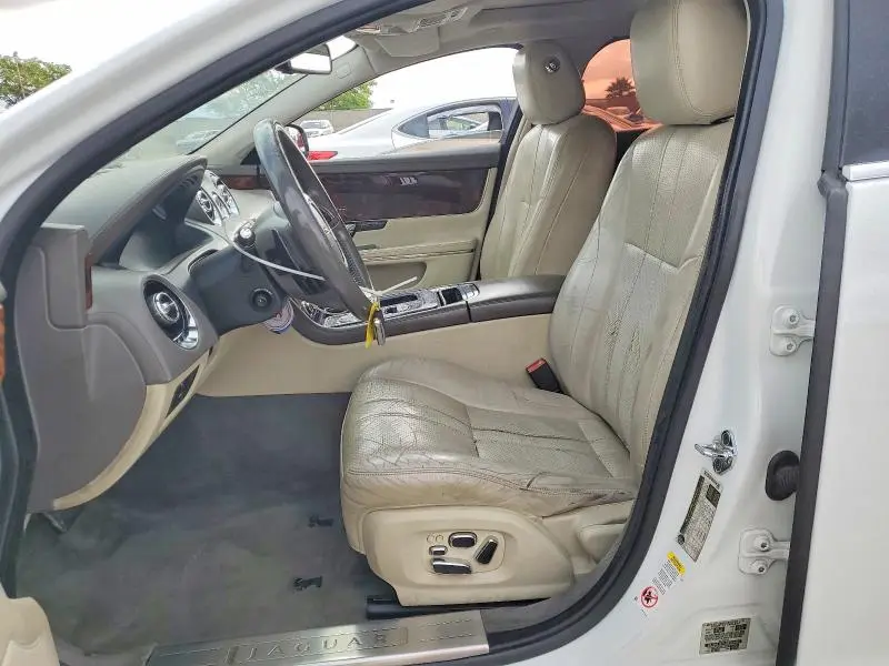 2013 JAGUAR XJ   