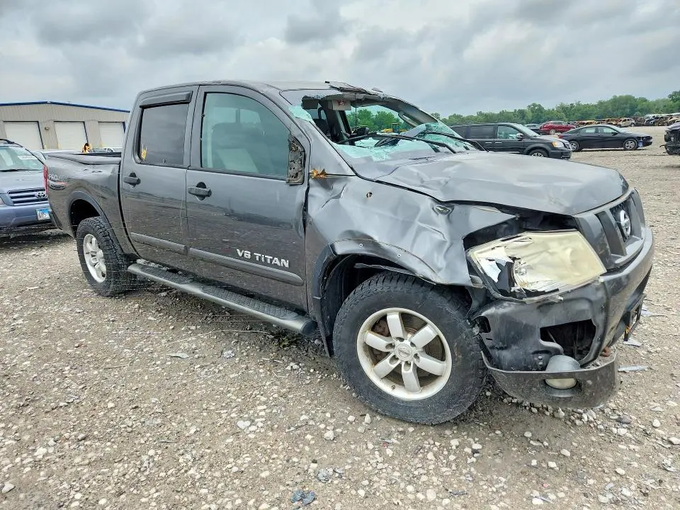 2011 NISSAN TITAN SV  