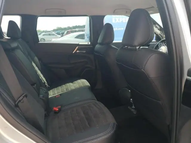 2023 MITSUBISHI OUTLANDER SE  