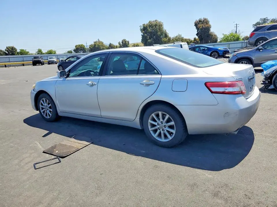 2011 TOYOTA CAMRY XLE V6  