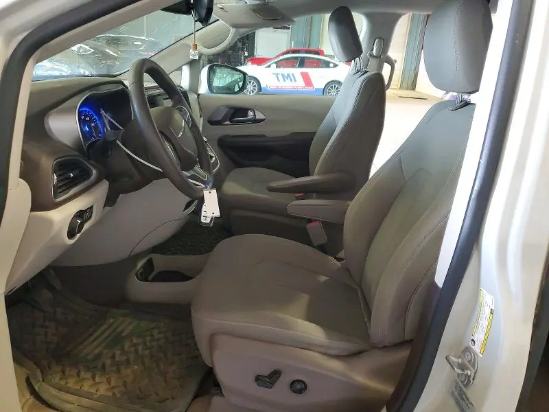 2017 CHRYSLER PACIFICA LX  