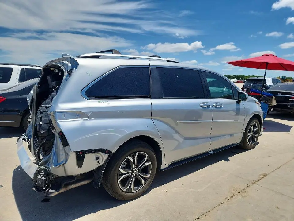2025 TOYOTA SIENNA PLATINUM 7-PASSENGER  