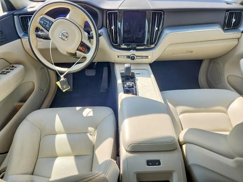 2023 VOLVO XC60 CORE  