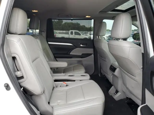 2019 TOYOTA HIGHLANDER SE  
