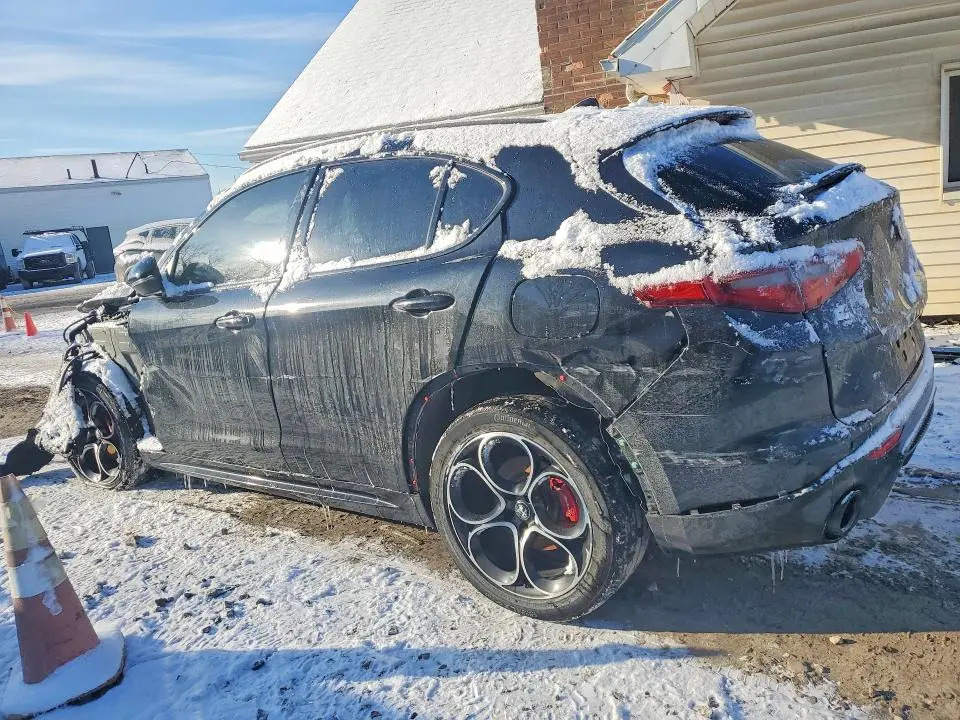 2022 ALFA ROMEO STELVIO TI  