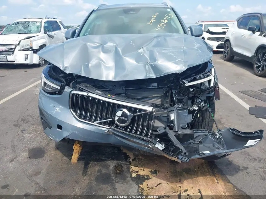 2023 VOLVO XC40 B5 PLUS BRIGHT THEME