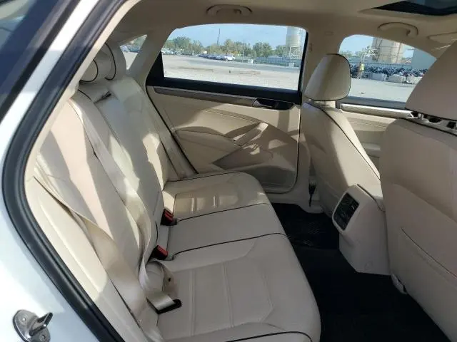 2017 VOLKSWAGEN PASSAT SE  