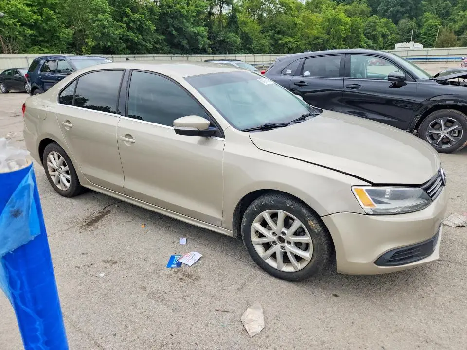 2013 VOLKSWAGEN JETTA SE  