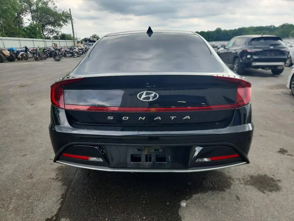 2022 HYUNDAI SONATA SE  