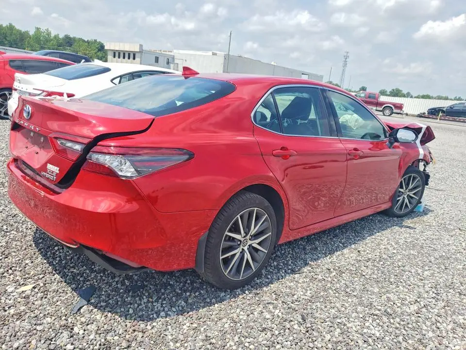 2024 TOYOTA CAMRY XLE  