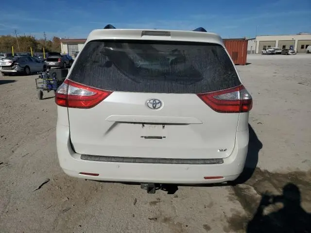 2017 TOYOTA SIENNA XLE  