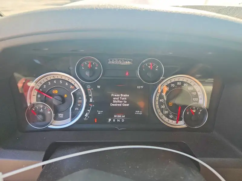 2013 RAM 1500 SLT  