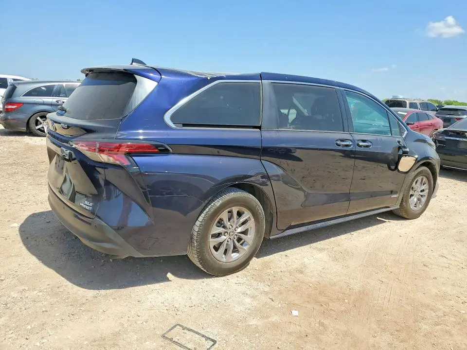 2021 TOYOTA SIENNA XLE 7-PASSENGER  