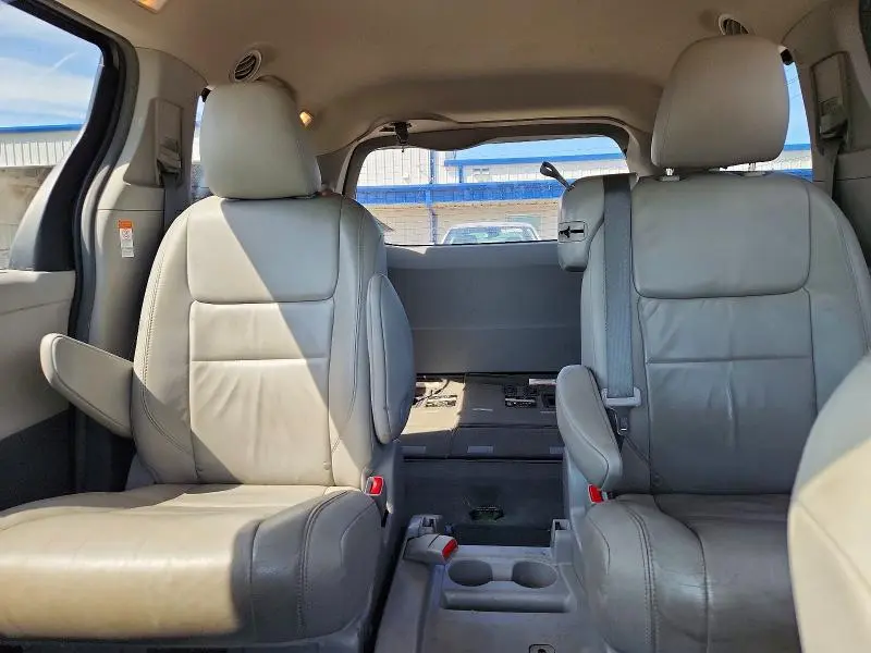 2015 TOYOTA SIENNA XLE 8-PASSENGER  