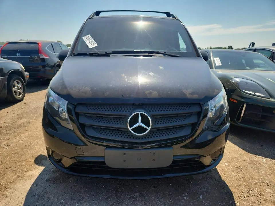 2017 MERCEDES-BENZ METRIS   